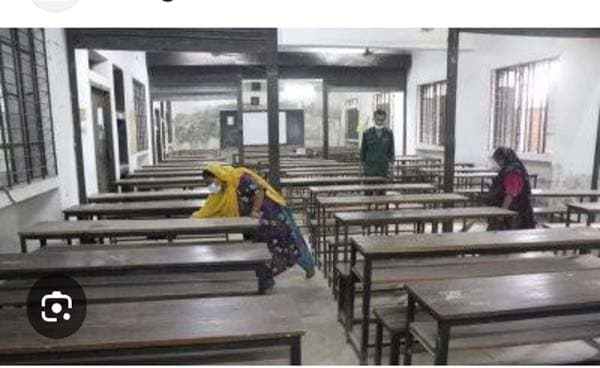 সিরাজগঞ্জে শিক্ষক-কর্মচারীদের অনির্দিষ্টকালের কর্মবিরতি