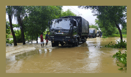 ফেনীতে বন্যার তাণ্ডব, সেনাবাহিনী উদ্ধার অভিযানে !