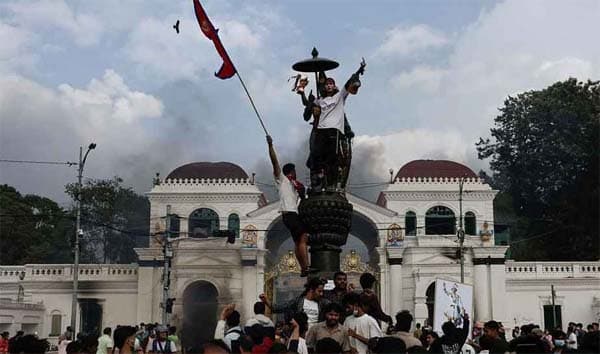 ২৪ ঘন্টা না যেতেই নেপালের বিপ্লব ছিনতাই, দাবি জেন-জি'র
