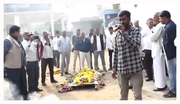 ভারতে পেঁয়াজের প্রতীকী শেষকৃত্য: বাংলাদেশে রেকর্ড উৎপাদনের বড় প্রভাব