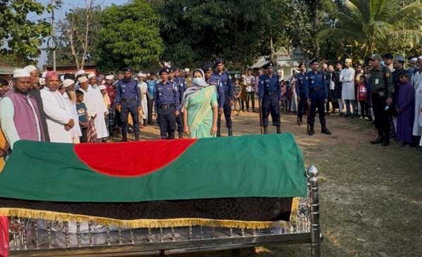 পানছড়িতে বীর মুক্তিযোদ্ধা আজগর আলীকে রাষ্ট্রীয় মর্যাদায় দাফন 
