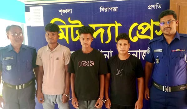 হিলিতে শিক্ষার্থীকে উত্ত্যক্তের অভিযোগে যুবক গ্রেপ্তার, আহত তিন