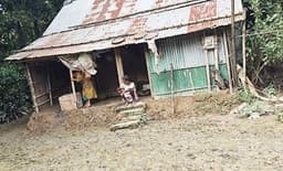 বন্যার পানি নেমে যাওয় জনপদজুড়ে এখন শুধু ধ্বংসের চিহ্ন