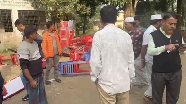 নোয়াখালীতে বরকত উল্লাহ বুলুর নির্বাচনী কমিটির সভায় হামলা-ভাংচুর