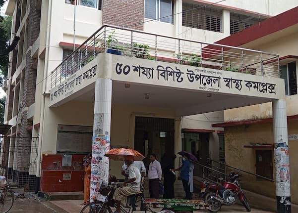 গাংনী হাসপাতালে চিকিৎসকদের যোগসাজশে টেস্ট বাণিজ্যের অভিযোগ