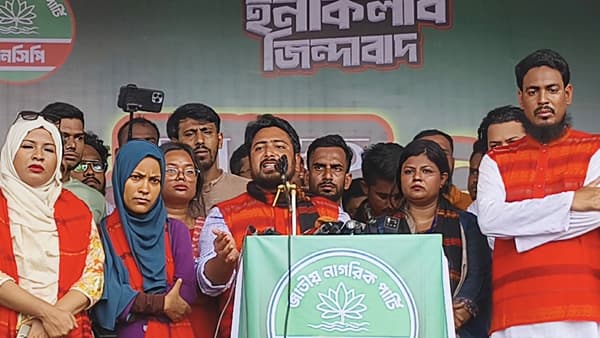 সংবিধান বদলের দাবি তুললেন এনসিপি আহ্বায়ক