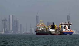 হরমুজে ক্রিপ্টো ও ইউয়ানে টোল আদায় শুরু করেছে ইরান