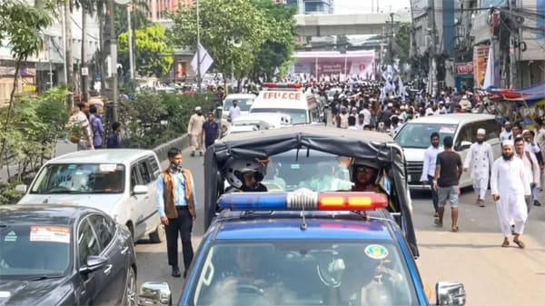 গণরায় বাস্তবায়নসহ ৮ দফা দাবিতে ১১ দলীয় ঐক্যের লংমার্চ শুরু