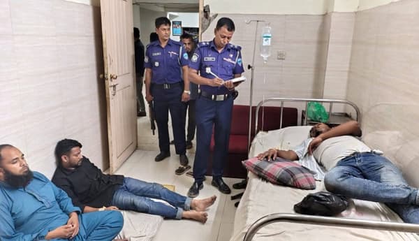 দেবীদ্বারে আট সাংবাদিকের উপর সন্ত্রাসী হামলা, থানায় অভিযোগ