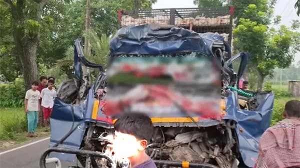 সখীপুরে দাঁড়িয়ে থাকা ট্রাকে পিকআপের ধাক্কা, নিহত ৪