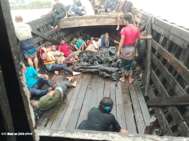 মেঘনায় ট্রলার ডুবি, একজন নিহত, আট নিখোঁজ
