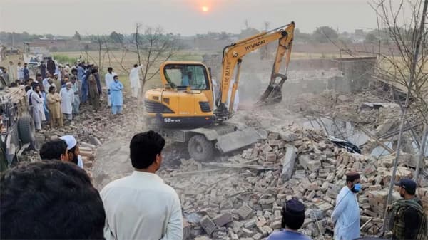 বান্নুতে ভয়াবহ গাড়ি বোমা হামলা—নিহত ১৪ পুলিশ সদস্য