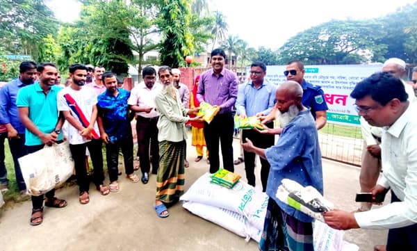 আত্রাইয়ে প্রনোদনার সার-বীজ বিতরণ কার্যক্রম উদ্বোধন
