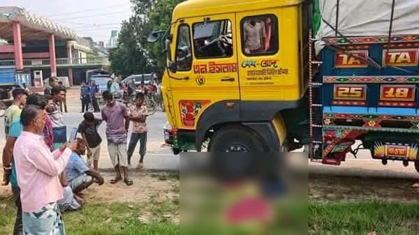 প্রাইভেট পড়তে যাওয়ার পথে নবাবগঞ্জে ট্রাকচাপায় স্কুলছাত্র নিহত