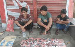 নওগাঁয় সেনা অভিযানে ৬৭১০ পিচ ট্যাপেন্ডা ট্যাবলেটসহ আটক ৩