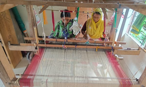 মণিপুরি তাঁতশিল্পের ২০০ বছরের ঐতিহ্য হারানোর পথে