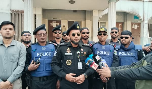 সিরাজগঞ্জ-৩: আইনশৃঙ্খলা পরিস্থিতি নিয়ে র‍্যাব-১২'র সংবাদ সম্মেলন