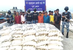 সাগরপথে ইউরিয়া সার পাচার: মিয়ানমারগামী ১১ চোরাকারবারি আটক