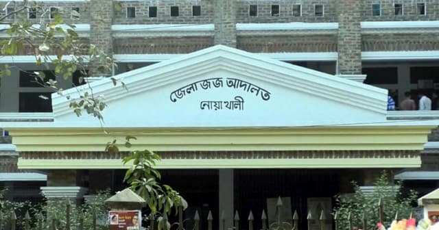 আদালত ভবনের দোতলা থেকে লাফ দিয়ে হত্যা মামলার আসামি আটক