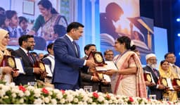 বিশ্ব শিক্ষক দিবসে সম্মাননা পাচ্ছেন দেশের ১০১ গুণী শিক্ষক