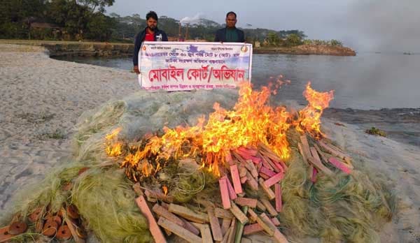 হিজলার মেঘনায় জাটকা বিরোধী অভিযান: ২০ লাখ টাকার জাল জব্দ