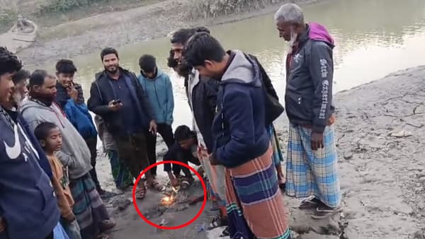 হাতিয়ায় ব্রিজ নির্মাণের সয়েল টেস্টে মাটির নিচ থেকে বের হচ্ছে গ্যাস