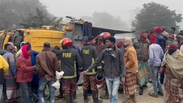 রাজশাহীতে নিয়ন্ত্রণ হারিয়ে ট্রাক উল্টে নিহত চার