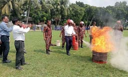 গোয়ালন্দে আন্তর্জাতিক দুর্যোগ প্রশমন দিবসে অগ্নি নির্বাপক মহড়া