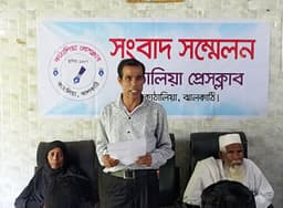 কাঁঠালিয়ায় বিএনপি নেতার অত্যাচারের বিচার দাবি ও জীবনের নিরাপত্তা চেয়ে সংবাদ সম্মেলন