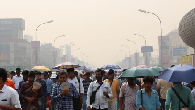 সেপ্টেম্বরেও ভ্যাপসা গরমে অতিষ্ঠ জনজীবন