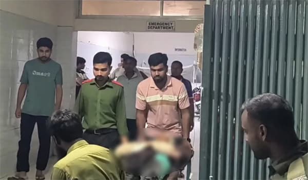 গভীর রাতে বাড়িতে ঢুকে প্রেমিকার হাত বিচ্ছিন্ন করল প্রেমিক