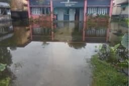 পানির রাজ্যে আটকে আশাশুনির দারিদ্র বিমোচন অফিসসহ তিন প্রতিষ্ঠান