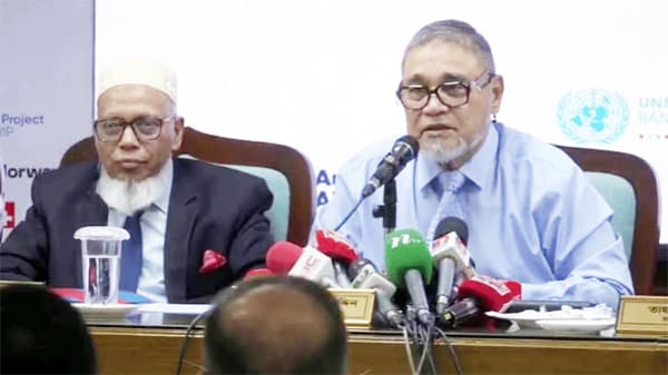 নির্বাচনের প্রতিটি ধাপে নারীর অংশগ্রহণ চান সিইসি