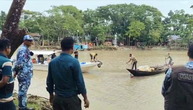 হিজলায় মেঘনায় যৌথ অভিযানে অবৈধ জাল ও ট্রলার জব্দ