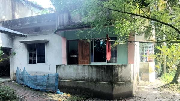 হিজলায় সহকারী শিক্ষিকার বাসায় দুর্ধর্ষ ডাকাতি 
