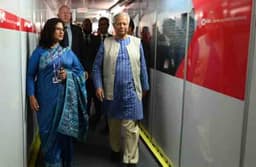 লন্ডনে পৌঁছালেন ড. ইউনূস, তারেকের সঙ্গে বৈঠক ঘিরে রাজনৈতিক গুঞ্জন