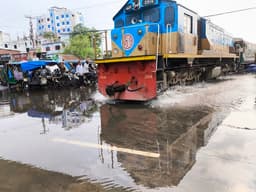 টানা বৃষ্টিতে ডুবে গেলো জামালপুরের রেলপথ 