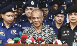 অবৈধ অস্ত্র উদ্ধারে নির্বাচনের আগে তৎপর আইনশৃঙ্খলা বাহিনী: স্বরাষ্ট্র উপদেষ্টা