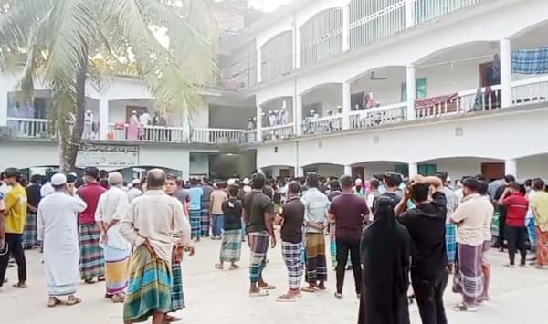 ঘুমন্ত সহপাঠীকে জবাই করে হত্যা, টুপিকে ঘিরে ভয়াবহ ঘটনা