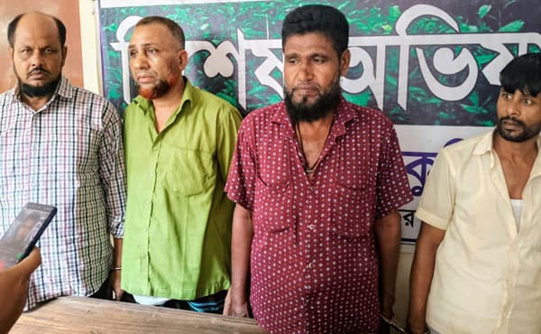 দেবীদ্বার থেকে চুরি হওয়া গরু উদ্ধার, চার চোর আটক