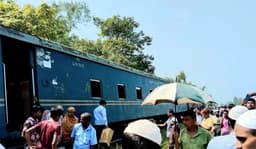 লাকসামে কর্ণফুলি এক্সপ্রেস লাইনচ্যুত, ঢাকা-চট্টগ্রাম রেল যোগাযোগ বন্ধ