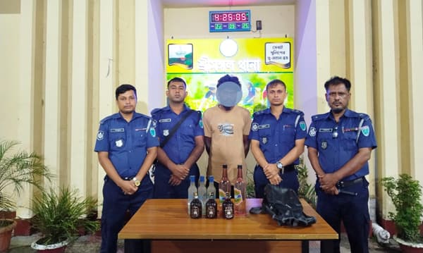 শ্রীমঙ্গলে রাতের অভিযানে আট বোতল মদ জব্দ