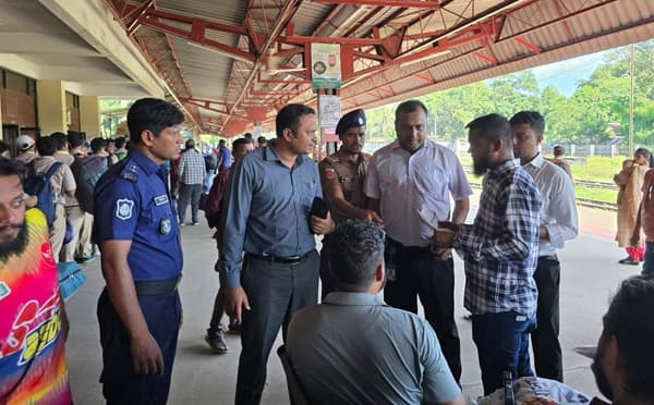 শ্রীমঙ্গলে টিকিট কালোবাজারি রোধে প্রশাসনের অভিযান, জরিমানা