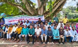 খাগড়াছড়িতে সাংবাদিকদের নিরাপত্তা ও স্বাধীনতা নিশ্চিতের দাবিতে মানববন্ধন 