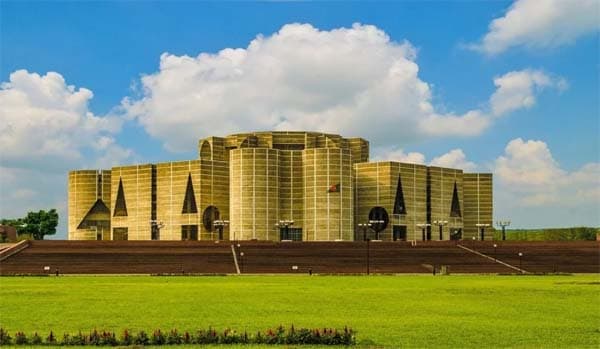 সোমবার দেশের ১৩তম প্রধানমন্ত্রী পেতে যাচ্ছে বাংলাদেশ