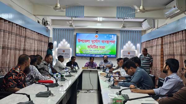 গোয়ালন্দে বৃষ্টিতে ক্ষতিগ্রস্ত সড়ক চিহ্নিত করে মেরামতের নির্দেশ