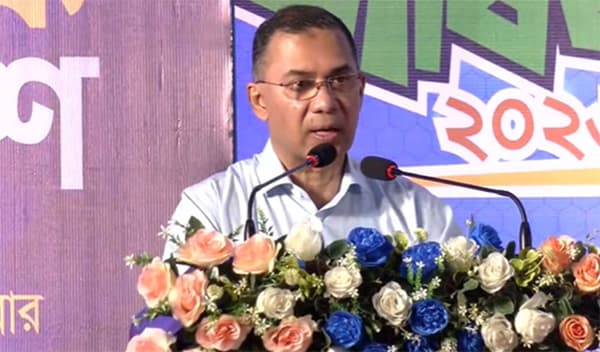 রাজনৈতিক সম্পৃক্ততা যেন পেশাগত দায়িত্বে বাধা না হয়: প্রধানমন্ত্রী