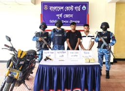 টেকনাফে বিদেশি পিস্তল ও ২০ হাজার ইয়াবা সহ দুই পাচারকারী আটক