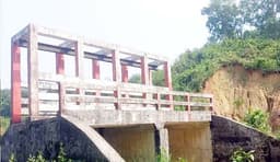 তিন কোটি টাকার স্লুইসগেট অচল, বিপাকে রাজনগরের কৃষক