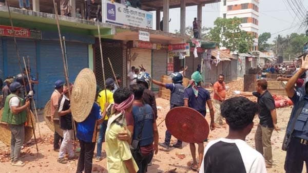 ফুটবল খেলার মাইকিং: টানা দ্বিতীয় দিনের সংঘর্ষে আহত শতাধিক 